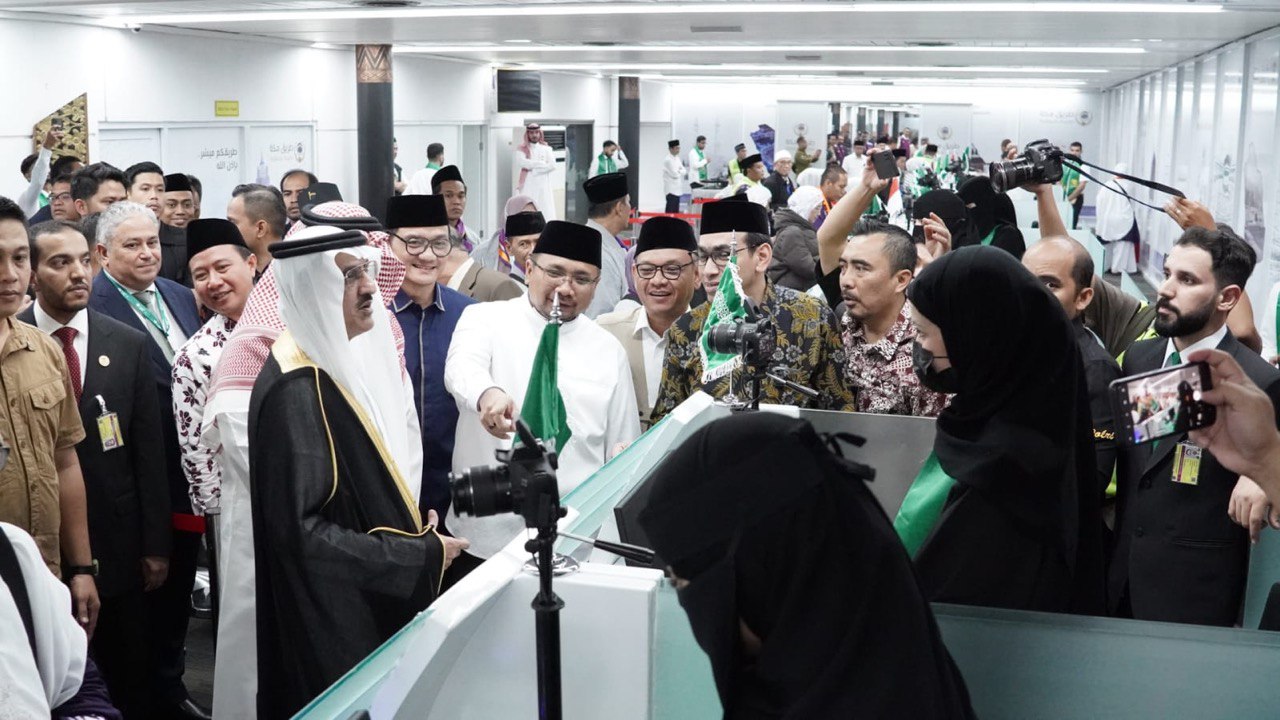 Gus Men Yaqut : Layanan Fast Track Permudah Proses Imigrasi Jemaah Haji