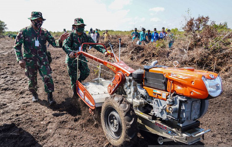 Dinas Penajam dan TNI-Polri bangunkan lahan tidur