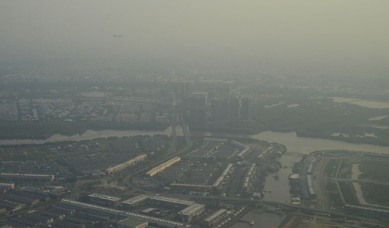 Kualitas udara Jakarta terburuk kedua di dunia pada Minggu pagi