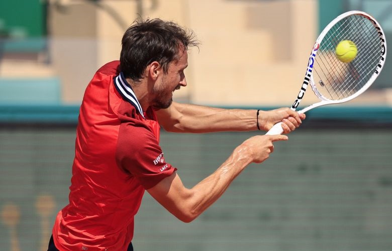 Juara bertahan Medvedev raih kemenangan Masters 1000 ke-100 di Roma