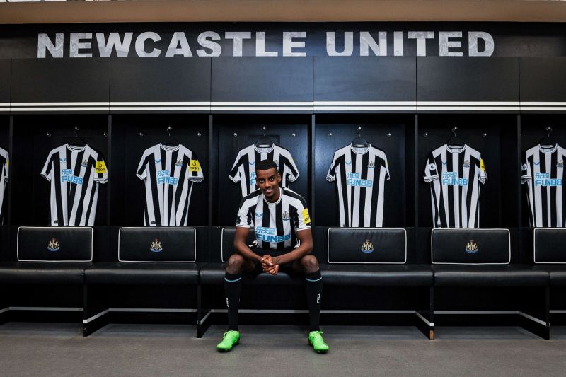Howe ingin Newcastle pertahankan Isak dan Guimaraes Howe ingin Newcastle pertahankan Isak dan Guimaraes