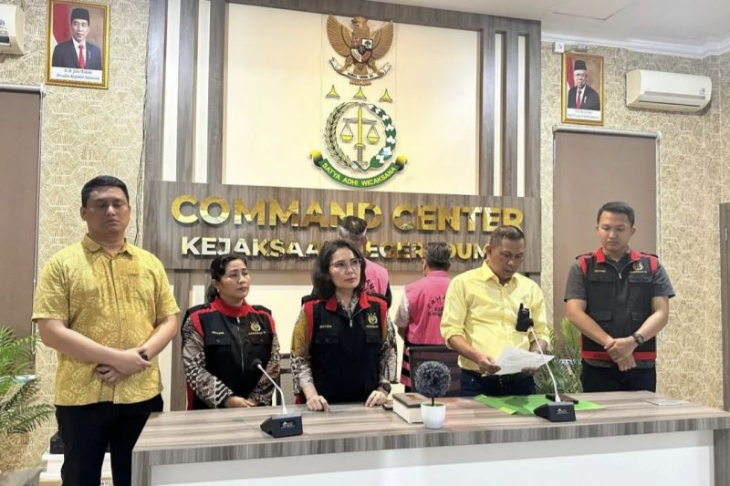 Mantan Kadiskominfo Dumai ditahan atas kasus korupsi internet Mantan Kadiskominfo Dumai ditahan atas kasus korupsi internet