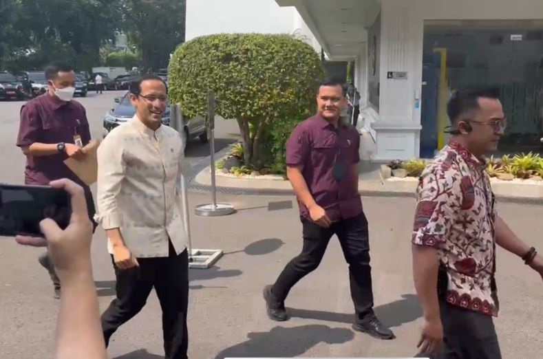 Presiden Jokowi panggil Nadiem Makarim di tengah isu kenaikan UKT Presiden Jokowi panggil Nadiem Makarim di tengah isu kenaikan UKT