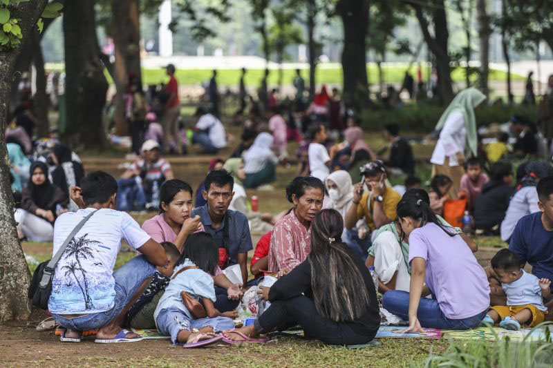 Puluhan ribu wisatawan kunjungi kawasan Monas saat libur panjang Puluhan ribu wisatawan kunjungi kawasan Monas saat libur panjang