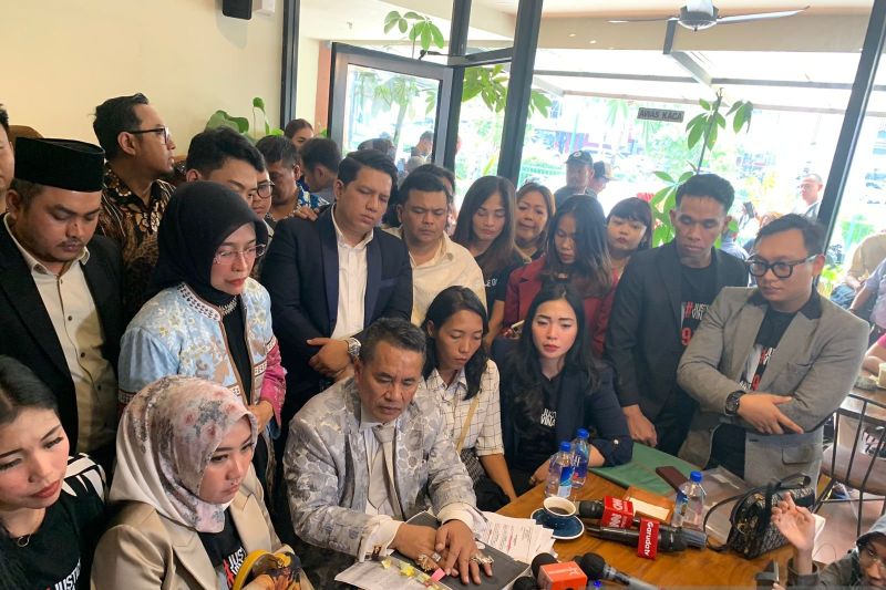 Hotman Paris: keluarga kecewa polisi hilangkan dua DPO pembunuhan Vina Hotman Paris: keluarga kecewa polisi hilangkan dua DPO pembunuhan Vina