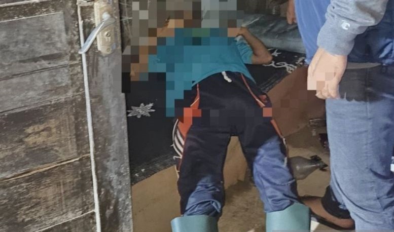 Proses investigasi Polisi terhadap penemuan mayat di gudang perkebunan Puncak Bogor Proses investigasi Polisi terhadap penemuan mayat di gudang perkebunan Puncak Bogor