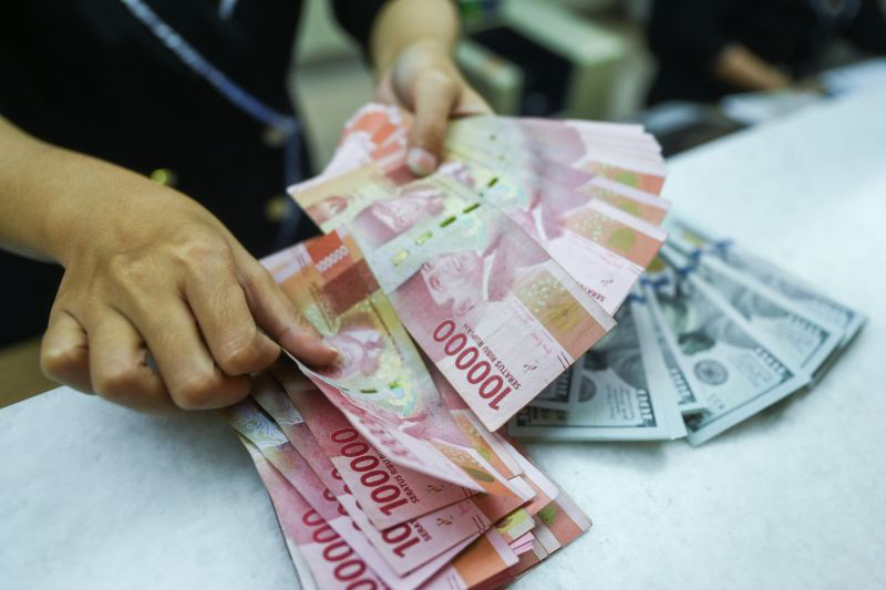 Rupiah Senin pagi tergelincir 31 poin jadi Rp16.026 per dolar AS