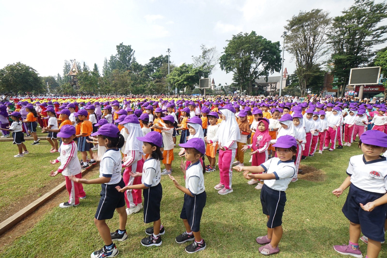 Peringati Hardiknas 2.050 anak TK di Salatiga gelar tari massal Peringati Hardiknas 2.050 anak TK di Salatiga gelar tari massalÂ