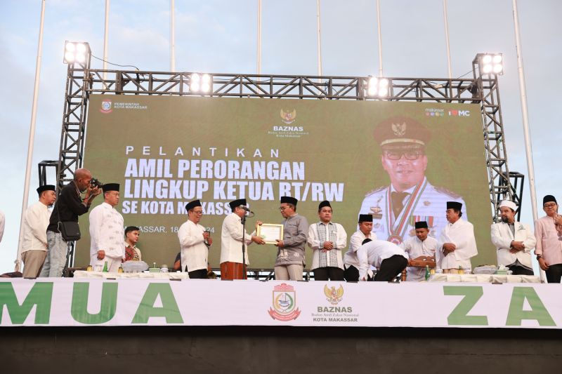 Danny Pomanto dinobatkan sebagai Duta Zakat Indonesia Danny Pomanto dinobatkan sebagai Duta Zakat Indonesia
