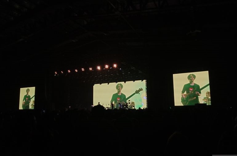 RADWIMPS sapa penonton konser di Jakarta: Indonesia mantap! RADWIMPS sapa penonton konser di Jakarta: Indonesia mantap!