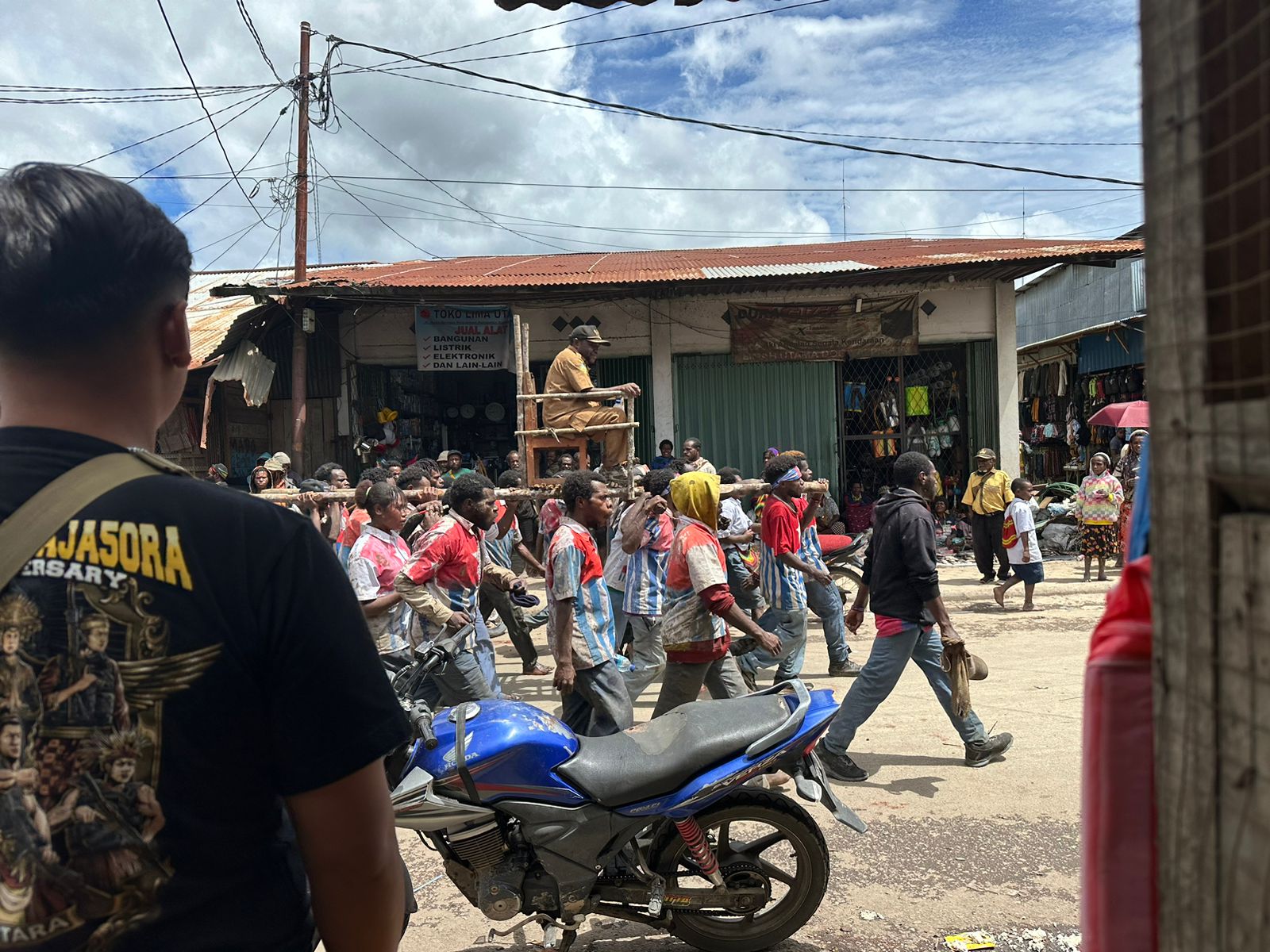 Polisi dalami peristiwa pawai siswa SMAN 2 Dogiyai gunakan atribut Bintang Kejora Polisi dalami peristiwa pawai siswa SMAN 2 Dogiyai gunakan atribut Bintang Kejora