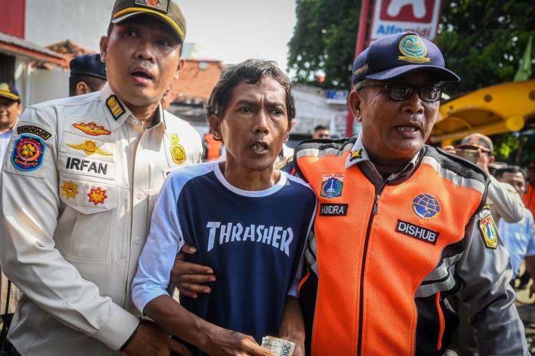 Pemprov DKI tindak 127 juru parkir liar di minimarket di Jakarta Pemprov DKI tindak 127 juru parkir liar di minimarket di Jakarta