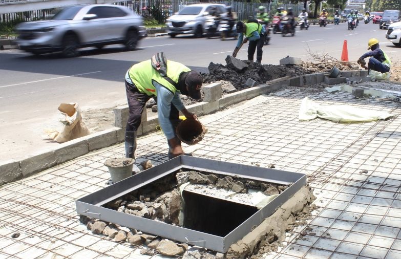 Komisi D DPRD desak DKI perbaiki trotoar yang rusak di Jaktim Komisi D DPRD desak DKI perbaiki trotoar yang rusak di Jaktim