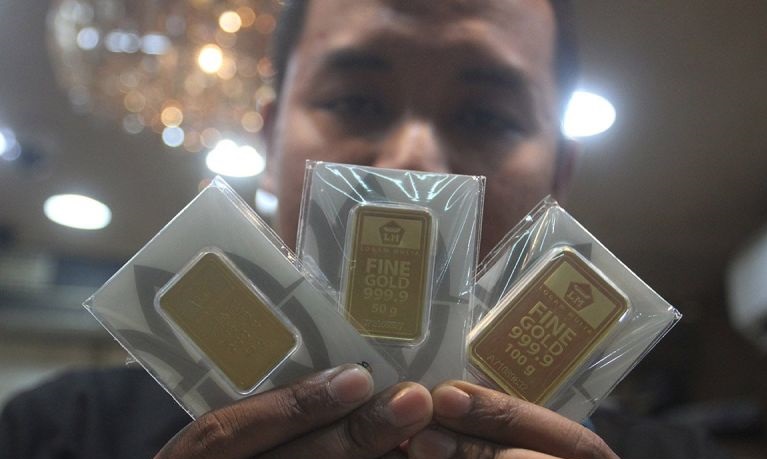 Harga emas Antam anjlok Rp9.000 jadi Rp1.329.000 per gram Harga emas Antam anjlok Rp9.000 jadi Rp1.329.000 per gram