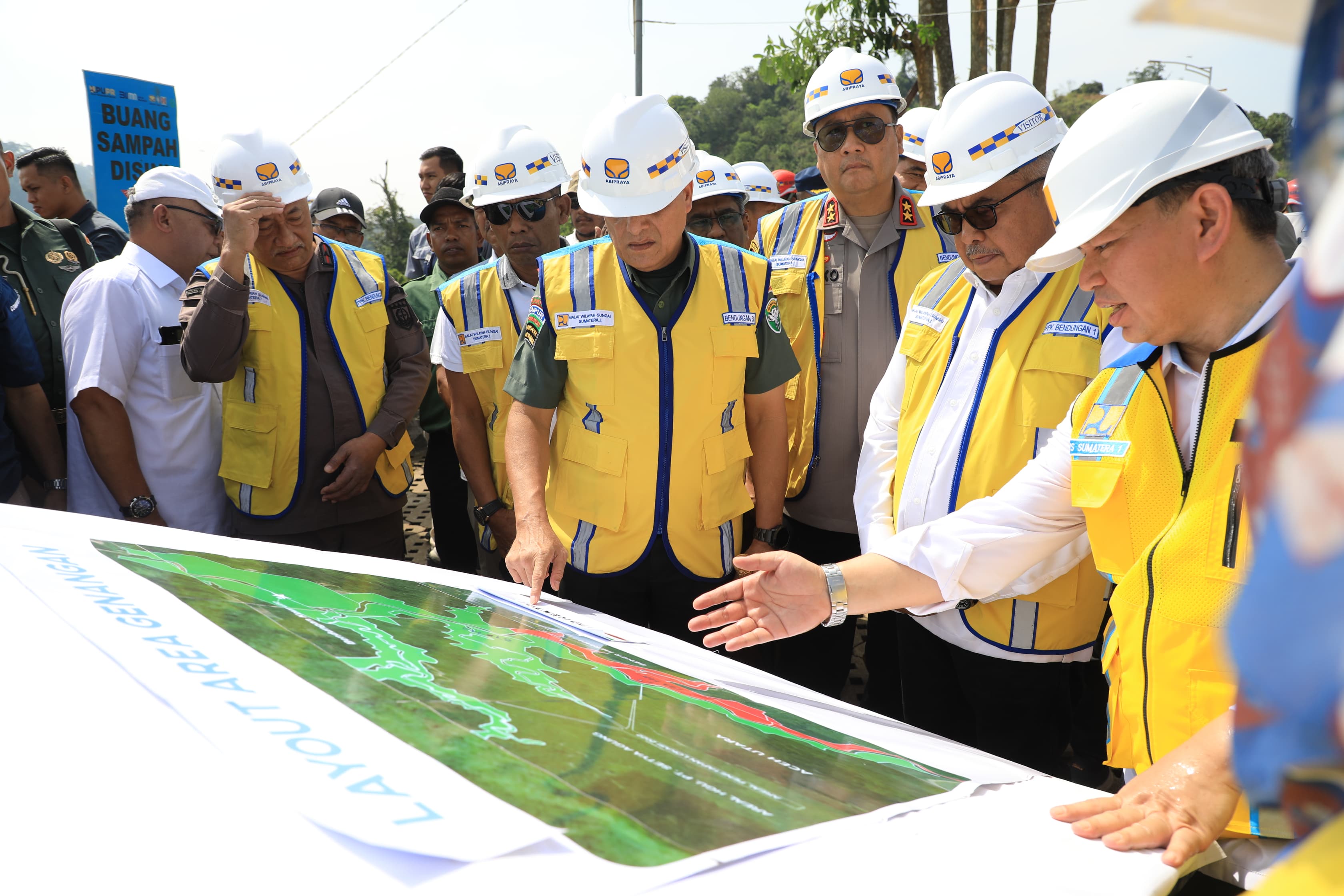 Pj Bupati Aceh Utara dan Pj Gubernur Aceh tinjau pembangunan Bendungan Keureutoe Pj Bupati Aceh Utara dan Pj Gubernur Aceh tinjau pembangunan Bendungan Keureutoe
