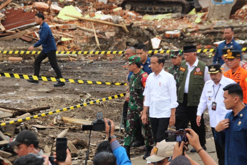 Presiden tegaskan pemerintah bantu relokasi korban banjir Sumbar Presiden tegaskan pemerintah bantu relokasi korban banjir Sumbar