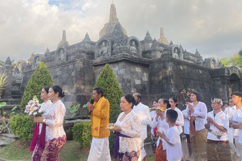 Gamelan, Pradakshina dan Nasi Yasa, akulturasi Tri Suci Waisak di Bali Gamelan, Pradakshina dan Nasi Yasa, akulturasi Tri Suci Waisak di Bali