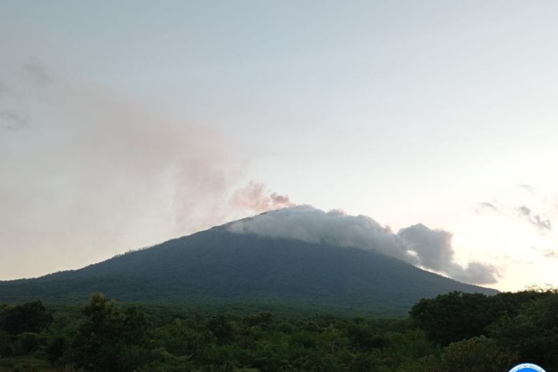 Badan Geologi rekam kejadian gempa tremor menerus Gunung Ile Lewotolok Badan Geologi rekam kejadian gempa tremor menerus Gunung Ile Lewotolok