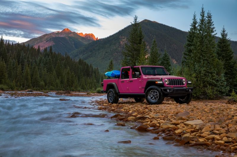 Jeep segarkan Gladiator 2024 dengan warna Tuscadero Jeep segarkan Gladiator 2024 dengan warna Tuscadero