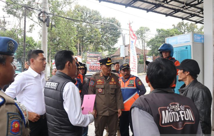 Puluhan preman dan juru parkir liar di Sukabumi dijaring petugas gabungan Puluhan preman dan juru parkir liar di Sukabumi dijaring petugas gabungan
