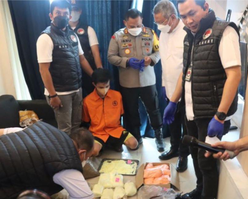 Satreskrim Polres Tangsel bongkar rumah produksi tembakau sintesis di BSD Serpong Satreskrim Polres Tangsel bongkar rumah produksi tembakau sintesis di BSD Serpong