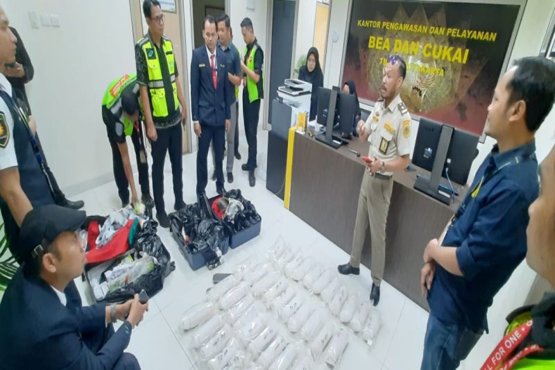 Balai Karantina DIY gagalkan penyelundupan benih lobster di YIA Balai Karantina DIY gagalkan penyelundupan benih lobster di YIA