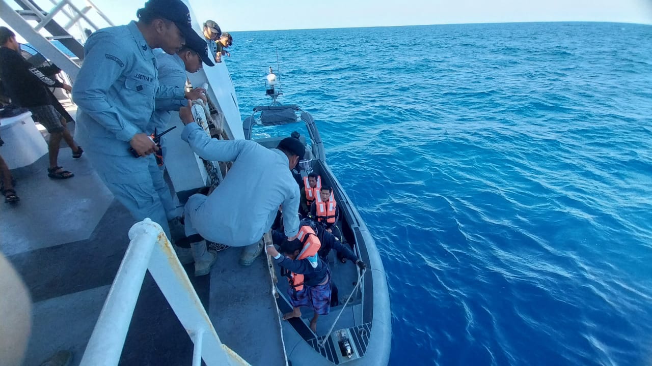 Bakamla RI jemput 18 nelayan Indonesia di Australia