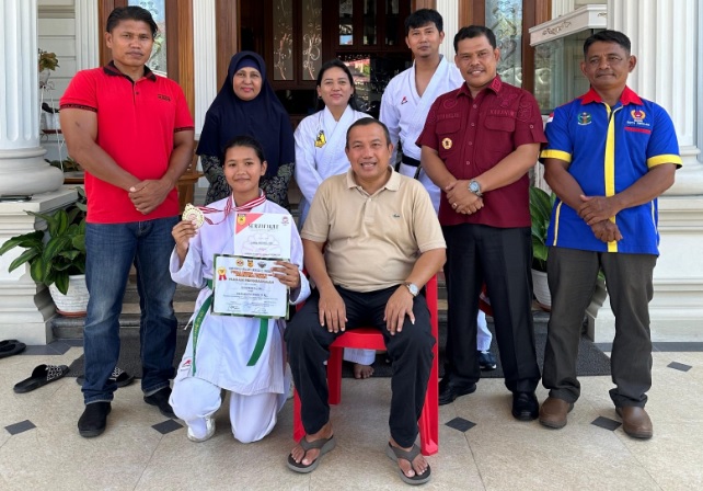 Kakanim dan Wali Kota Sibolga apresiasi atlet karate KKI berprestasi Kakanim dan Wali Kota Sibolga apresiasi atlet karate KKI berprestasi