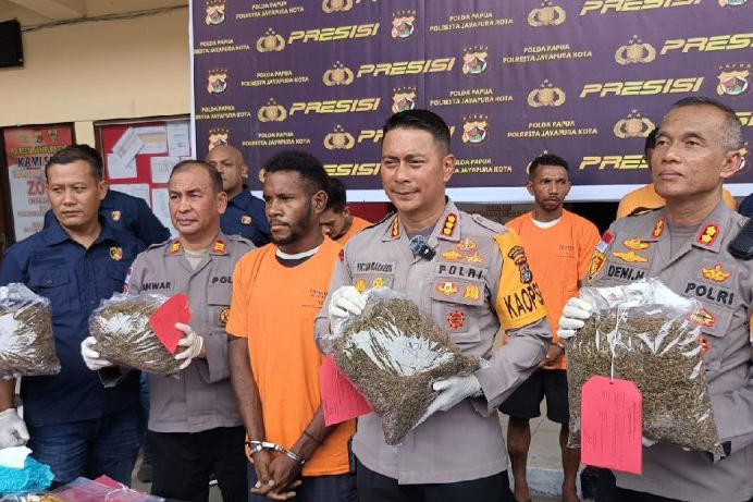 Kapolresta akui WN PNG selundupkan 2,7 Kg ganja ditangkap di Argapura