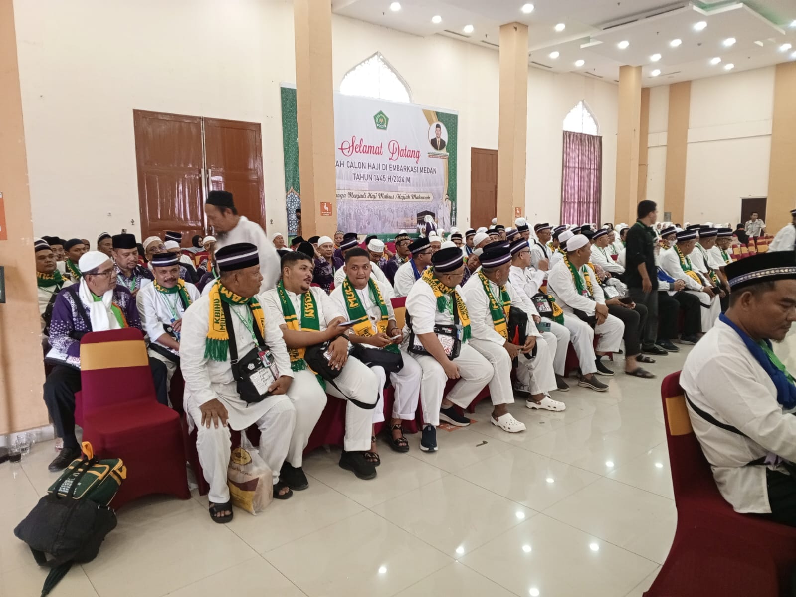 Sekretaris PPIH Embarkasi Medan ingatkan JCH banyak minum dan makan buah Sekretaris PPIH Embarkasi Medan ingatkan JCH banyak minum dan makan buah