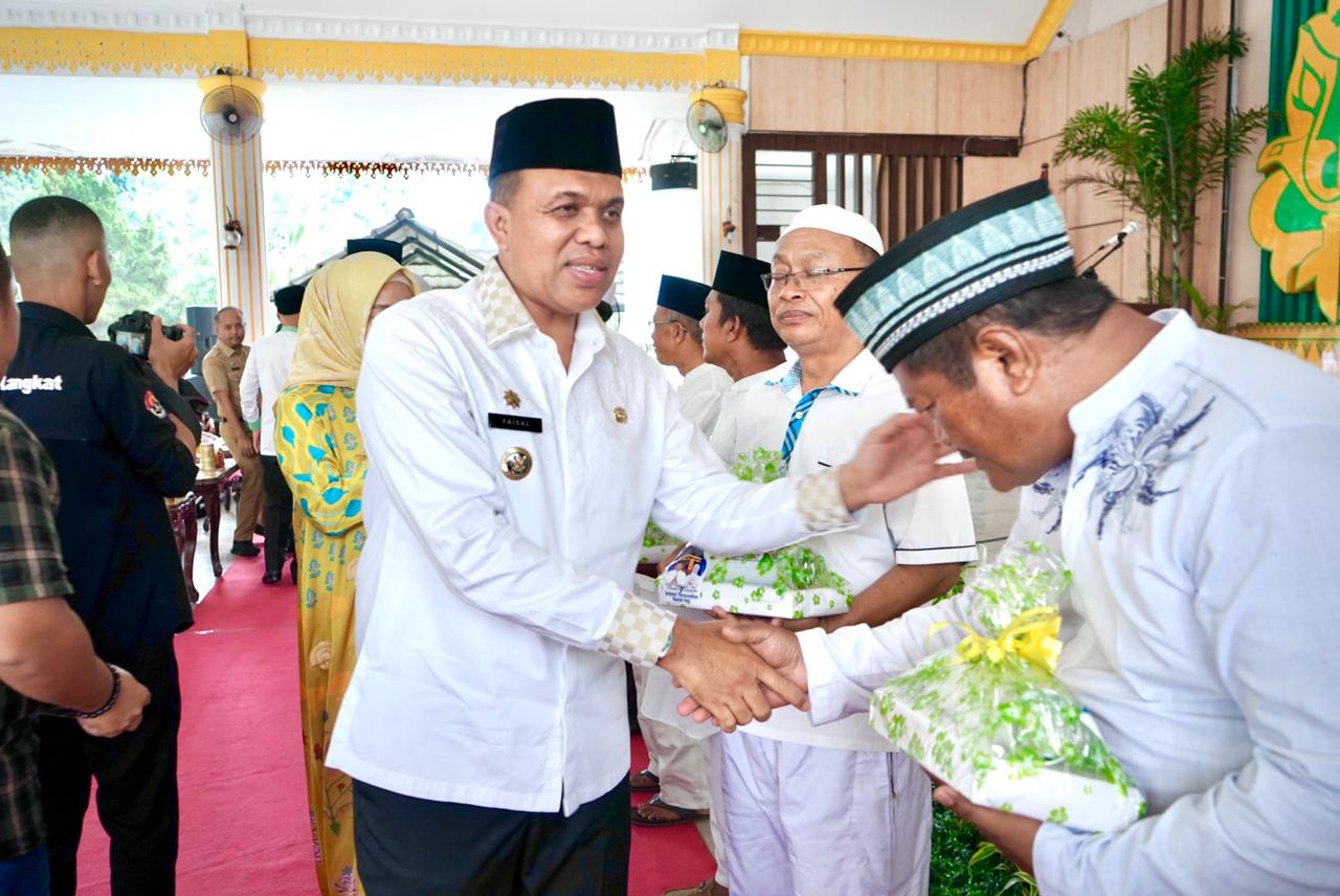 460 orang JCH asal Langkat dapat cenderamata dari Pj Bupati 460 orang JCH asal Langkat dapat cenderamata dari Pj Bupati