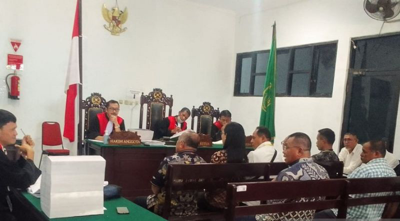 Mantan Sekda KKT dan bendahara dituntut lima tahun penjara