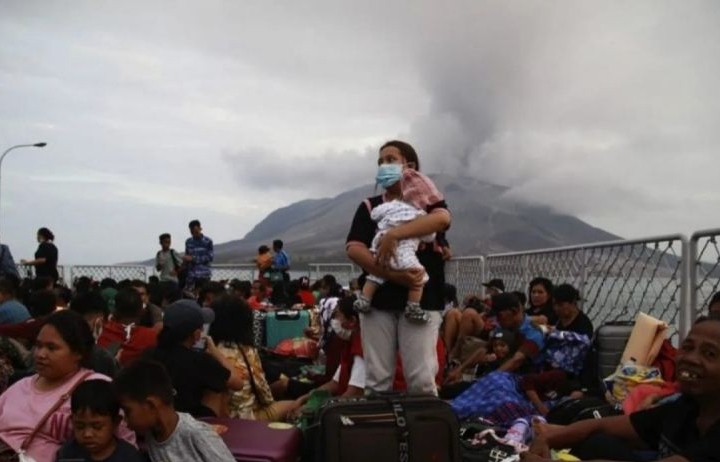 Korban erupsi Gunung Ruang BAB berdarah akibat menu makan tak seimbang