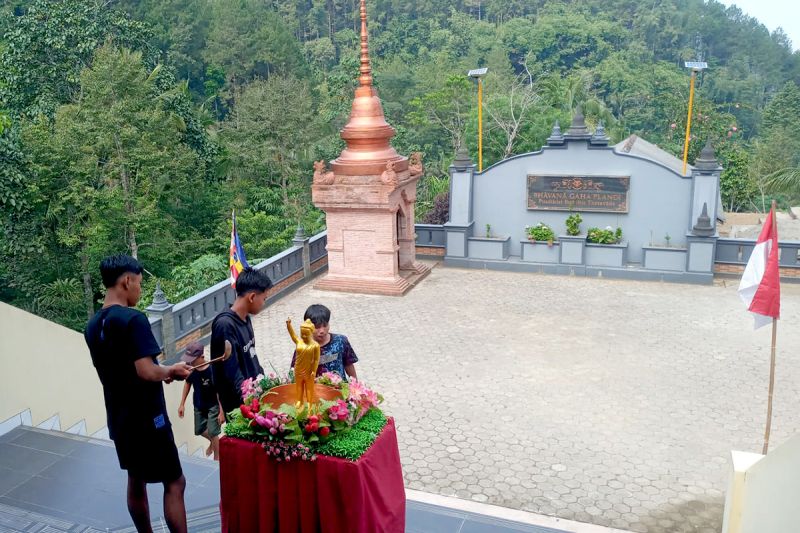 Warga Plandi Banyumas siapkan perayaan Tri Suci Waisak Warga Plandi Banyumas siapkan perayaan Tri Suci Waisak