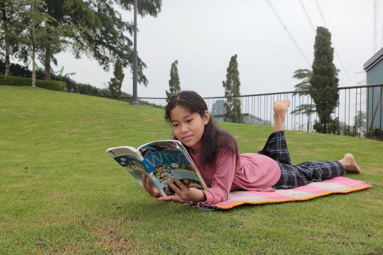 Merengkuh dunia dengan membaca Merengkuh dunia dengan membaca