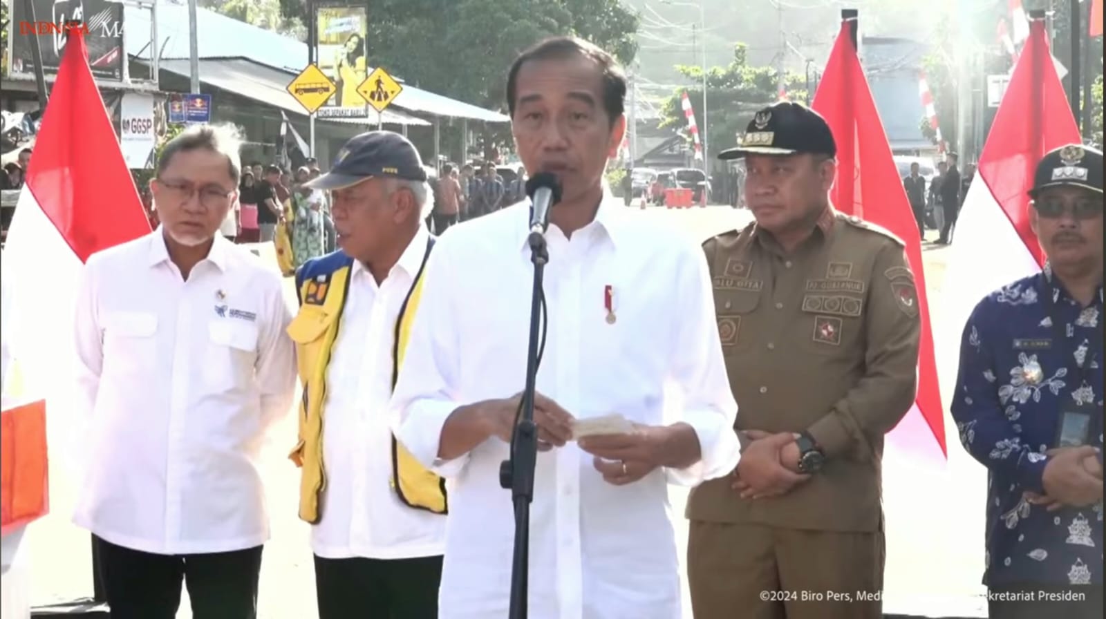 Resmikan Inpres jalan daerah di NTB, Presiden Jokowi berharap kecepatan logistik semakin baik Resmikan Inpres jalan daerah di NTB, Presiden Jokowi berharap kecepatan logistik semakin baik