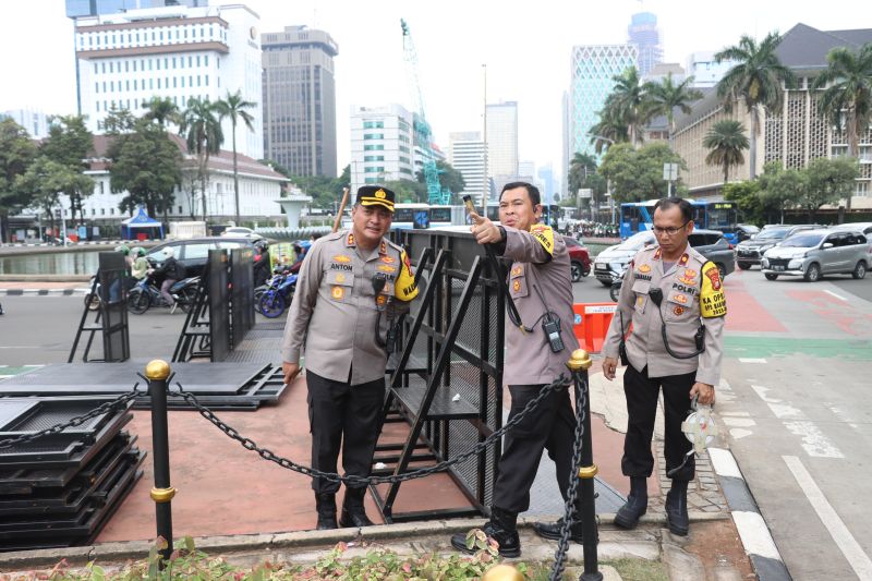 Polisi imbau warga yang akan melintasi Monas cari jalan alternatif Polisi imbau warga yang akan melintasi Monas cari jalan alternatif