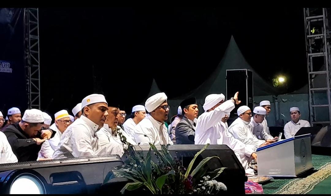 Dua bacalon wali kota Bekasi satu panggung di acara Milad Al-Munawwir Dua bacalon wali kota Bekasi satu panggung di acara Milad Al-Munawwir