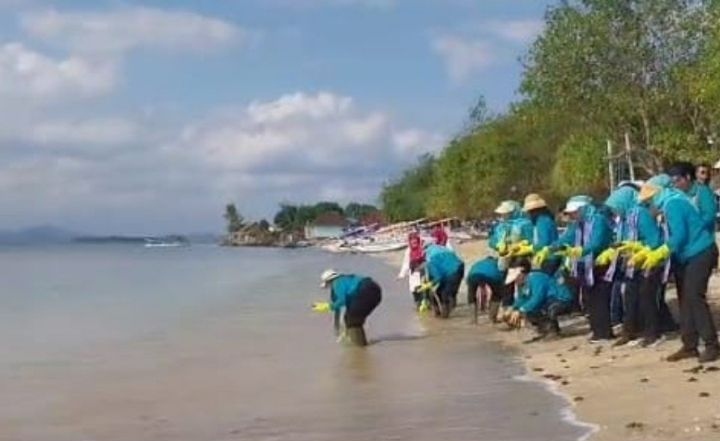 Ibu Negara lepas ratusan tukik di Pantai Elak-Elak Lombok