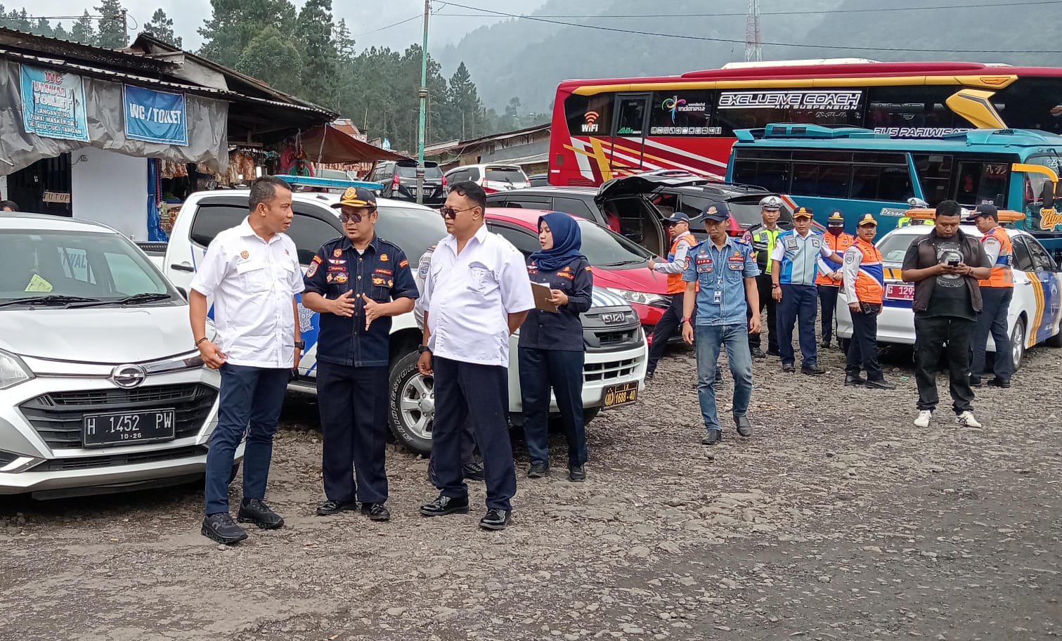 Kendaraan pariwisata di obyek wisata Guci jalani ramp check
