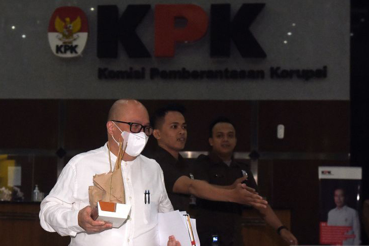KPK periksa Dirut Taspen Antonius Kosasih soal investasi Rp1 triilun KPK periksa Dirut Taspen Antonius Kosasih soal investasi Rp1 triilun