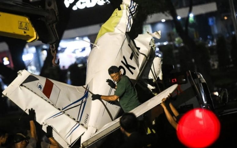 Jenazah Mayor Purn Suwanda dibawa keluarganya ke Cirebon