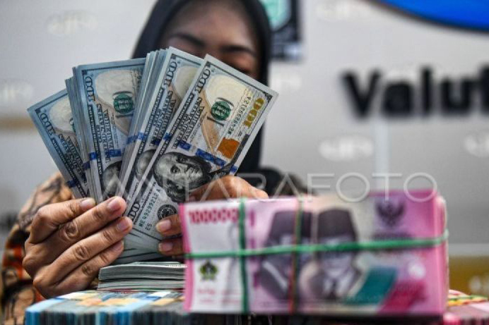Rupiah Selasa pagi tergelincir 49 poin jadi Rp16.130 per dolar AS Rupiah Selasa pagi tergelincir 49 poin jadi Rp16.130 per dolar AS
