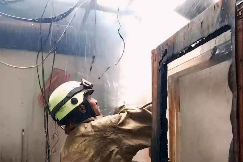 Rumah di Lubang Buaya terbakar diduga penghuni lupa mematikan kompor