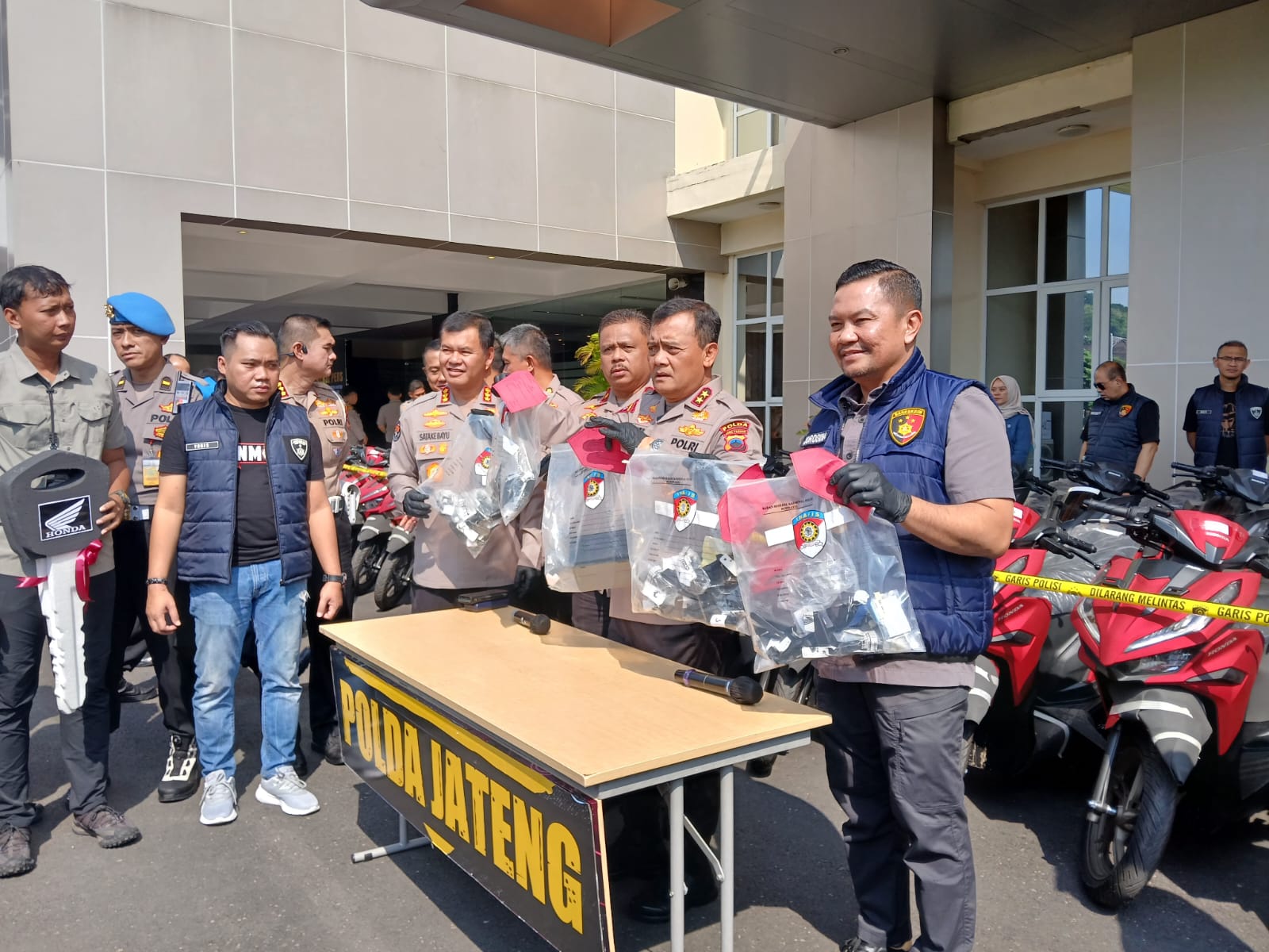 Polda Jateng bongkar penyelundupan 1.000 motor bodong ke Vietnam Polda Jateng bongkar penyelundupan 1.000 motor bodong ke Vietnam