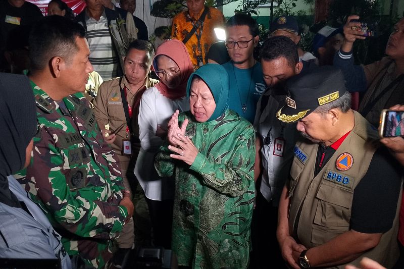 Mensos minta warga diungsikan dari sungai jalur lahar hujan Marapi Mensos minta warga diungsikan dari sungai jalur lahar hujan Marapi
