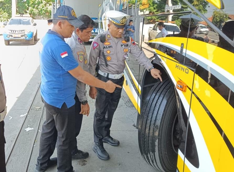 Jelang libur sekolah, Satlantas Polres Kudus dan Dishub datangi garasi bus pariwisata