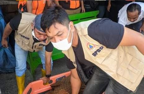 Diduga serangan jantung, tukang becak meninggal di parkiran Pasar Bitingan Kudus Diduga serangan jantung, tukang becak meninggal di parkiran Pasar Bitingan Kudus