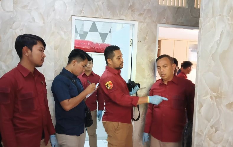 Polres Sukabumi olah TKP kasus pembunuhan lelaki penyuka sesama jenis Polres Sukabumi olah TKP kasus pembunuhan lelaki penyuka sesama jenis