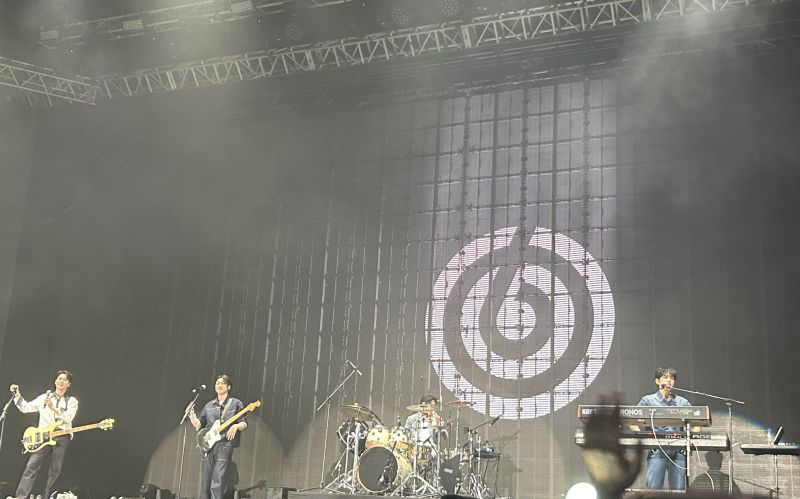 Harmoni musik DAY6 di gelaran Saranghaeyo Indonesia 2024 Harmoni musik DAY6 di gelaran Saranghaeyo Indonesia 2024